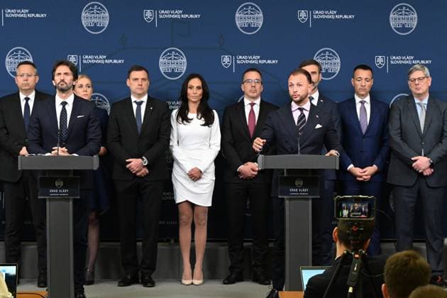 News Bilder des Tages Slovak Defence Minister Robert Kalinak, left, and Interior Minister Matus Sutaj Estok right, at a press conference after an extraordinary joint meeting of the Security Council and the Government of Slovak Republic, May 16, 2024, Bratislava, Slovakia. (CTKxPhoto VaclavxSalek) CTKPhotoP2024051605420  CTKPhotoP2024051605420