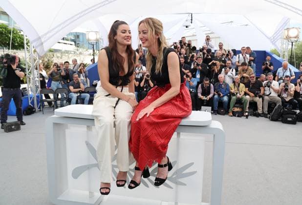 Photocall du film Diamant brut lors du 77eme Festival International du Film de Cannes Malou Khebizi et Agathe Riedinger au photocall du film Diamant brut lors du 77eme Festival International du Film de Cannes, France, le 16 mai 2024 Jacovides Moreau Bestimage Diamant Brut Wild Diamond Photocall at the 77th annual Cannes Film Festival at Palais des Festivals on May 16, 2024 in Cannes, France Cannes France  Copyright: xJACOVIDES-MOREAUx xBESTIMAGExJACOVIDES-MOREAUx xBESTIMAGEx