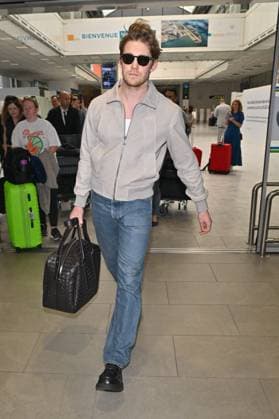 Cannes - Joe Alwyn At Nice Airport Joe Alwyn arriving at Nice airport ahead of the 77th Cannes Film Festival in Nice, France on May 16, 2024. Photo by Julien Reynaud APS-Medias ABACAPRESS.COM Nice France  Copyright: xReynaudxJulien APS-Medias ABACAx