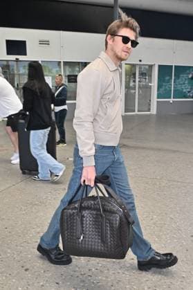 Cannes - Joe Alwyn At Nice Airport Joe Alwyn arriving at Nice airport ahead of the 77th Cannes Film Festival in Nice, France on May 16, 2024. Photo by Julien Reynaud APS-Medias ABACAPRESS.COM Nice France  Copyright: xReynaudxJulien APS-Medias ABACAx