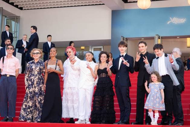 Cannes - Bird Screening Robbie Ryan, Andrea Arnold, Jasmine Jobson, Carlos O Connell, Jason Buda, Frankie Box, a guest, Franz Rogowski, a guest and Barry Keoghan attend the Bird Red Carpet at the 77th annual Cannes Film Festival at Palais des Festivals on May 16, 2024 in Cannes, France. Photo by Shootpix ABACAPRESS.COM Cannes France Copyright: xShootpix ABACAx