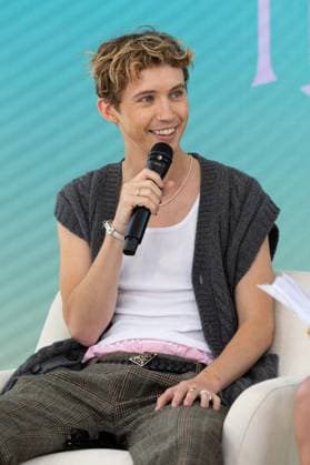Magnum Beach press conference during the 77th Cannes International Film Festival Troye Sivan Magnum Beach press conference during the 77th Cannes International Film Festival on May 16, 2024 Cannes France Jeremy Melloul Magnum Cannes via Bestimage Magnum Beach press conference during the 77th Cannes International Film Festival on May 16, 2024 Cannes France  Copyright: xJeremyxMelloulx xBestimagexJeremyxMelloulx xBestimagex