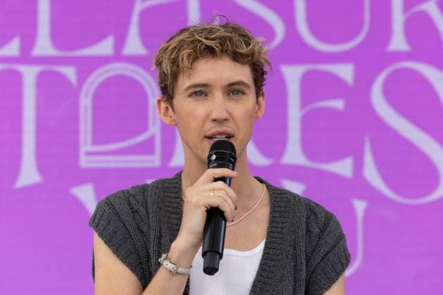 Magnum Beach press conference during the 77th Cannes International Film Festival Troye Sivan Magnum Beach press conference during the 77th Cannes International Film Festival on May 16, 2024 Cannes France Jeremy Melloul Magnum Cannes via Bestimage Magnum Beach press conference during the 77th Cannes International Film Festival on May 16, 2024 Cannes France  Copyright: xJeremyxMelloulx xBestimagexJeremyxMelloulx xBestimagex