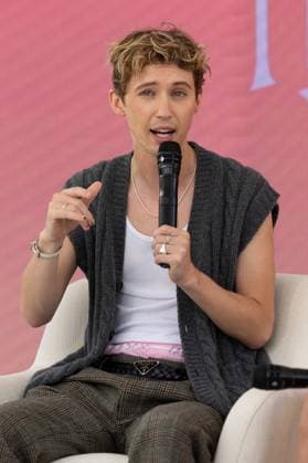 Magnum Beach press conference during the 77th Cannes International Film Festival Troye Sivan Magnum Beach press conference during the 77th Cannes International Film Festival on May 16, 2024 Cannes France Jeremy Melloul Magnum Cannes via Bestimage Magnum Beach press conference during the 77th Cannes International Film Festival on May 16, 2024 Cannes France  Copyright: xJeremyxMelloulx xBestimagexJeremyxMelloulx xBestimagex