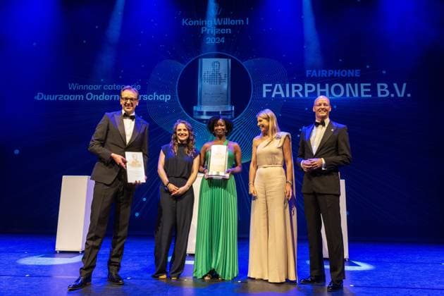 ZWOLLE - Queen Maxima with the prize winners Fairphone in the Sustainable Entrepreneurship category during the presentation of the King Willem I Prizes 2024 in the Zwolle Theater De Spiegel. ANP VINCENT JANNINK netherlands out - belgium out  Copyright: xx x498665007x originalFilename: 498665007.jpg