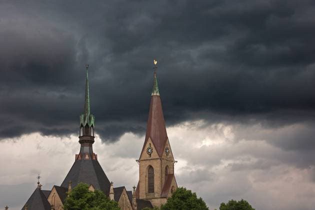Impending thunderstorms in the city The sky over the Ruhr Valley during a weather situation with thunderstorm risk and threatening cloud appearance at the arrival of a thunderstorm and an official thunderstorm warning Essen North Rhine-Westphalia Germany