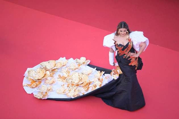 Pool Red carpet of the movie Â Megalopolis Â for the opening of the 77th Cannes International Film Festival at the Palais Festivals Ã Cannes Aishwarya Rai Bachchan Red carpet of the movie Â Megalopolis Â for the opening of the 77th Cannes International Film Festival at the Palais Festivals Ã Cannes, au Palais des Festivals Ã Cannes On may 16th 2024 Valentina Claret Pool Cannes Bestimage Red carpet of the movie Â Megalopolis Â for the opening of the 77th Cannes International Film Festival at the Palais des Festivals in Cannes, France On may 16th 2024 Cannes France  Copyright: xPoolxCannesx xBestimagexPoolxCannesx xBestimagex