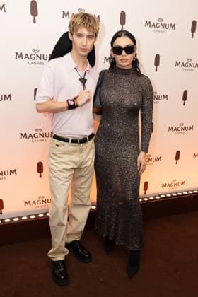 magnum day1 party Troye sivan, Charlie XCX Magnum beach party during the 77th Cannes International Film Festival on May 16, 2024 Cannes France Jeremy Melloul Magnum Cannes via Bestimage Magnum Beach party during the 77th Cannes International Film Festival on May 16, 2024 Cannes France  Copyright: xJeremyxMelloulx xMagnumxCannesxviaxBestimagexJeremyxMelloulx xMagnumxCannesxviaxBestimagex