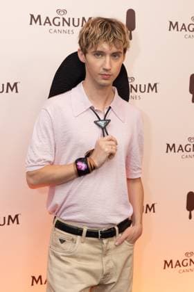 magnum day1 party Troye sivan Magnum beach party during the 77th Cannes International Film Festival on May 16, 2024 Cannes France Jeremy Melloul Magnum Cannes via Bestimage Magnum Beach party during the 77th Cannes International Film Festival on May 16, 2024 Cannes France  Copyright: xJeremyxMelloulx xMagnumxCannesxviaxBestimagexJeremyxMelloulx xMagnumxCannesxviaxBestimagex