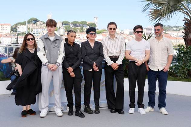 Tessa Ross, Jason Buda, Nykiya Adams, Andrea Arnold, Franz Rogowski, Barry Keoghan and Lee Groombridge at the photocall for the feature film Bird at the Festival de Cannes 2024 77 Cannes International Film Festival at the Palais des Festivals Cannes, 17 05 2024 Foto:xD.xBedrosianx xFuturexImagex bird_4501