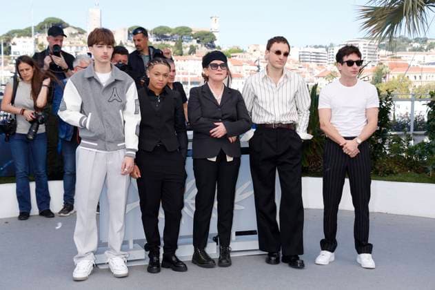 Jason Buda, Nykiya Adams, Andrea Arnold, Franz Rogowski and Barry Keoghan at the photocall for the feature film Bird at the Festival de Cannes 2024 77 Cannes International Film Festival at the Palais des Festivals Cannes, 17 05 2024 Foto:xD.xBedrosianx xFuturexImagex bird_4507
