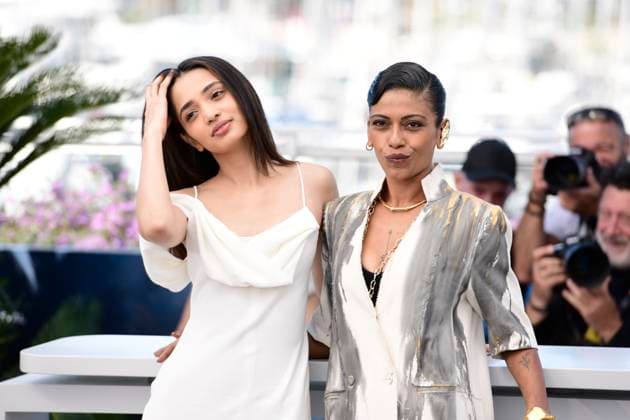 CANNES, FRANCE MAY 17 L R Omara SHETTY, actress, Anasuya SENGUPTA, actress, during the photocall of the film The Shameless in the Un Certain Regard competition at the 77th Cannes Film Festival at the Palais des Festivals on May 17, 2024 in Cannes, France CELEBRITES 77eme Festival de Cannes Photocalls 17 05 2024 ValentinaClaret Panoramic 