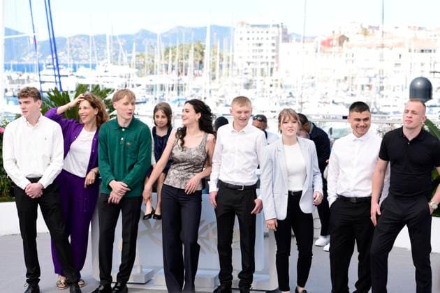 CANNES, FRANCE MAY 17 G D Armand SANCEY RICHARD, actor, Muriel MEYNARD, producer , Mathis BERNARD, actor, Luna GARRET, actress, Louise COURVOISIER, director, Clement FAVEAU, actor, Maïwene BARTHELEMY, actress, Dimitry BAUDRY actor, Lucas MARILLIER, actor, during the photocall of the film Twenty Gods in the Un Certain Regard competition at the 77th Cannes Film Festival at the Palais des Festivals on May 17, 2024 in Cannes, France CELEBRITES 77eme Festival de Cannes Photocalls 17 05 2024 ValentinaClaret Panoramic