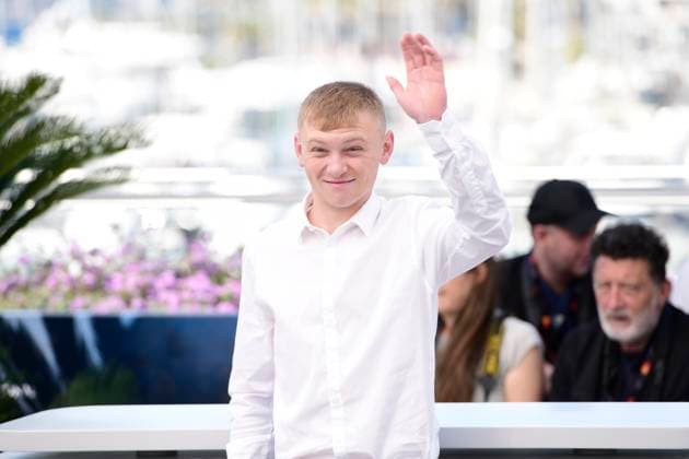 CANNES, FRANCE MAY 17 G D Clement FAVEAU, actor, during the photocall of the film Â Vingt Dieux Â in competition Un Certain Regard at the 77th Cannes Film Festival at the Palais des Festivals on May 17, 2024 in Cannes, France CELEBRITES 77eme Festival de Cannes Photocalls 17 05 2024 ValentinaClaret Panoramic 