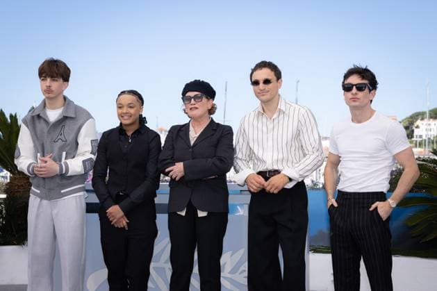 Cannes - Bird Photocall Jason Buda, Nykiya Adams, Director Andrea Arnold, Franz Rogowski and Barry Keoghan attend the Bird Photocall at the 77th annual Cannes Film Festival at Palais des Festivals on May 17, 2024 in Cannes, France. Photo by Shootpix ABACAPRESS.COM Cannes France  Copyright: xShootpix ABACAx