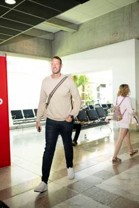 Alain Bernard arrives at Nice airport during the 77th Cannes International Film Festival Alain Bernard arrives at Nice airport during the 77th Cannes International Film Festival May 14 25 2024 , May 17 2024 Nice France  Copyright: xPierrexPerusseaux xBestimagexPierrexPerusseaux xBestimagex