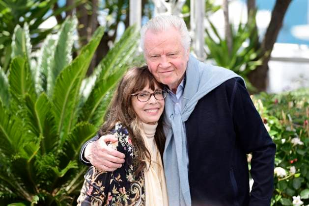 CANNES, FRANCE MAY 17 Talia SHIRE, actress, Jon VOIGHT, actor, during the photocall of the film Megalopolis in competition at the 77th Cannes Film Festival at the Palais des Festivals on May 17, 2024 in Cannes, France CELEBRITES 77eme Festival de Cannes Photocall 17 05 2024 ValentinaClaret Panoramic 