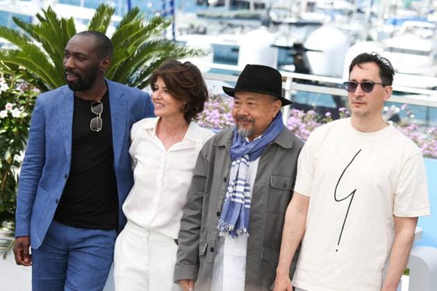 77th Cannes Film Festival Photocall with cast of the film Rendez vous avec Pol Pot Cyril Guei, Irene Jacob, Rithy Panh and Gregoire Colin 305069 2024 05 17 Cannes France Jacob, Irene Guei, Cyril Panh, Rithy Colin, Gregoire  Copyright: xIsabellexVautierx xStarfacex STAR_305069_004