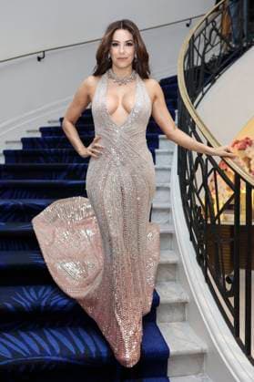 Entertainment Bilder des Tages Cannes - Eva Longoria At Hotel Martinez Eva Longoria leaves Martinez Hotel to attend the official screening of Kinds of Kindness during 77th Cannes Film Festival in Cannes, France on May 16, 2024. Photo by Marco Piovanotto ABACAPRESS.COM Cannes France  Copyright: xPiovanottoxMarco ABACAx