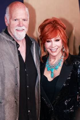 May 16, 2024, Frisco, Tx, USA: Reba McEntire, Rex Linn attend the 59th Academy of Country Music Awards at Omni Frisco Hotel at The Star on May 16, 2024 in Frisco, Texas. Frisco USA - ZUMAs181 20240516_zea_s181_290 Copyright: xOzziexBx