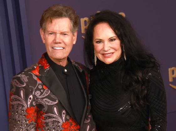 May 16, 2024, Frisco, Tx, USA: Randy Travis and Mary Davis attends the 59th Academy of Country Music Awards at Omni Frisco Hotel at The Star on May 16, 2024 in Frisco, Texas. Frisco USA - ZUMAs181 20240516_zea_s181_267 Copyright: xOzziexBx