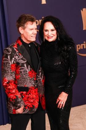 May 16, 2024, Frisco, Tx, USA: Randy Travis and Mary Davis attends the 59th Academy of Country Music Awards at Omni Frisco Hotel at The Star on May 16, 2024 in Frisco, Texas. Frisco USA - ZUMAs181 20240516_zea_s181_264 Copyright: xOzziexBx