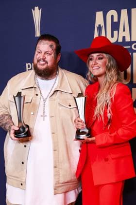 May 16, 2024, Frisco, Tx, USA: Jelly Roll, winner of the Music Event of the Year award for Save Me, and Lainey Wilson, winner of the Entertainer of the Year award, Female Artist of the Year, and Music Event of the Year award for Save Me,â€Âpose in the press room during the 59th Academy of Country Music Awards at The Ford Center at The Star on May 16, 2024 in Frisco, Texas. Frisco USA - ZUMAs181 20240516_zea_s181_444 Copyright: xOzziexBx