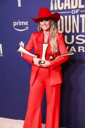 May 16, 2024, Frisco, Tx, USA: Lainey Wilson, winner of the Entertainer of the Year award, Female Artist of the Year, and Music Event of the Year award for Save Me,†poses in the press room during the 59th Academy of Country Music Awards at The Ford Center at The Star on May 16, 2024 in Frisco, Texas. Frisco USA - ZUMAs181 20240516_zea_s181_445 Copyright: xOzziexBx