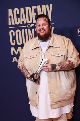 May 16, 2024, Frisco, Tx, USA: Jelly Roll, winner of the Music Event of the Year award for Save Me, poses in the press room during the 59th Academy of Country Music Awards at The Ford Center at The Star on May 16, 2024 in Frisco, Texas. Frisco USA - ZUMAs181 20240516_zea_s181_437 Copyright: xOzziexBx