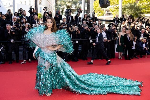 M MontÃ e des marches du film Â Kinds of Kindness Â lors du 77eme Festival International du Film de Cannes Aishwarya Rai Bachchan MontÃ e des marches du film Â Kinds of Kindness Â lors du 77eme Festival International du Film de Cannes, au Palais des Festivals Ã Cannes On may 17th 2024 Jacovides Moreau Bestimage Red carpet of the movie Â Kinds of Kindness Â during the 77th Cannes International Film Festival at the Palais des Festivals in Cannes, France On may 17th 2024 Cannes France  Copyright: xJACOVIDES-MOREAUx xBESTIMAGExJACOVIDES-MOREAUx xBESTIMAGEx