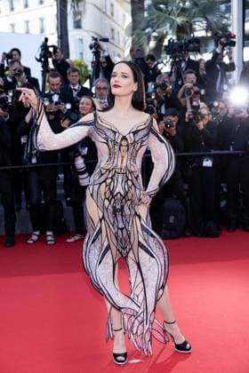 M MontÃ e des marches du film Â Kinds of Kindness Â lors du 77eme Festival International du Film de Cannes Eva Green MontÃ e des marches du film Â Kinds of Kindness Â lors du 77eme Festival International du Film de Cannes, au Palais des Festivals Ã Cannes On may 17th 2024 Jacovides Moreau Bestimage Red carpet of the movie Â Kinds of Kindness Â during the 77th Cannes International Film Festival at the Palais des Festivals in Cannes, France On may 17th 2024 Cannes France  Copyright: xJACOVIDES-MOREAUx xBESTIMAGExJACOVIDES-MOREAUx xBESTIMAGEx