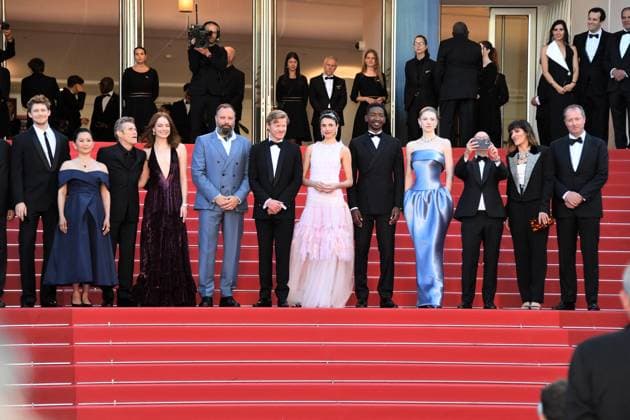 Cannes, 77th Cannes Film Festival 2024, day 4 - Red carpet film Kinds of Kindness Cannes, 77th Cannes Film Festival 2024, Red carpet film Kinds of Kindness Pictured: Joe Alwyn, Hong Chau, Willem Dafoe, Emma Stone, Yorgos Lanthimos, Jesse Plemons, Margaret Qualley, Mamoudou Athie, Hunter Schafer, Ed Guiney, Kasia Malipan, Andrew Lowe Cannes France Copyright: xIPA ABACAx