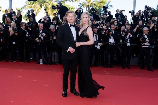 B MontÃ e des marches du film Â Kinds of Kindness Â lors du 77eme Festival International du Film de Cannes Jesse Plemons et sa femme Kirsten Dunst MontÃ e des marches du film Â Kinds of Kindness Â lors du 77eme Festival International du Film de Cannes, au Palais des Festivals Ã Cannes On may 17th 2024 Olivier Borde Bestimage Red carpet of the movie Â Kinds of Kindness Â during the 77th Cannes International Film Festival at the Palais des Festivals in Cannes, France On may 17th 2024 Cannes France  Copyright: xOLIVIERxBORDEx xBESTIMAGExOLIVIERxBORDEx xBESTIMAGEx
