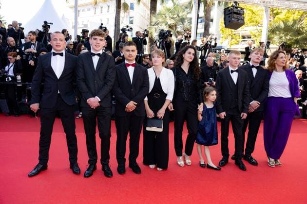 M MontÃ e des marches du film Â Kinds of Kindness Â lors du 77eme Festival International du Film de Cannes Lucas Marillier, Armand Sancey Richard, Dimitry Baudry, MaÃ¯wene Barthelemy, Louise Courvoisier, Luna Garret, ClÃ ment Faveau, Mathis Bernard, Muriel Meynard MontÃ e des marches of the film Â Kinds of Kindness Â during the 77th Cannes International Film Festival at the Palais des Festivals in Cannes On may 17th 2024 Jacovides Moreau Bestimage Red carpet of the film Â Kinds of Kindness Â during the 77th Cannes International Film Festival at the Palais des Festivals in Cannes, France On may 17th 2024 Cannes France  Copyright: xJACOVIDES-MOREAUx xBESTIMAGExJACOVIDES-MOREAUx xBESTIMAGEx