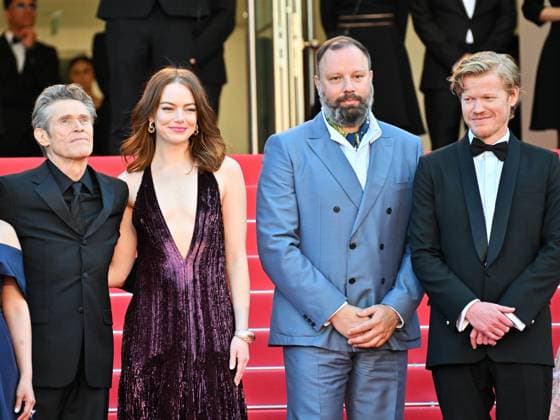 Cannes, 77th Cannes Film Festival 2024, Fourth Evening - red carpet of the film Kinds of Kindness - In the photo: Hong Chau, Willem Dafoe, Emma Stone, Yorgos Lanthimos and Jesse Plemons  Copyright: xManuelexMangiarottix xipa-agencyx xPoolxPhotoxEventsx03x IPA_Agency_IPA46190233
