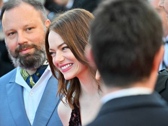 *Cannes, 77th Cannes Film Festival 2024, Fourth Evening - red carpet of the film Kinds of Kindness Cannes, 77th Cannes Film Festival 2024, Fourth Evening - red carpet of the film Kinds of Kindness - In the photo: Willem Dafoe, Emma Stone, Yorgos Lanthimos Cannes France  Copyright: xIPA ABACAx