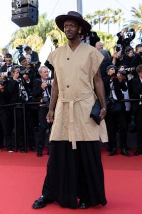 B MontÃ e des marches du film Â Kinds of Kindness Â lors du 77eme Festival International du Film de Cannes Baloji MontÃ e des marches du film Â Kinds of Kindness Â lors du 77eme Festival International du Film de Cannes, au Palais des Festivals Ã Cannes On may 17th 2024 Olivier Borde Bestimage Red carpet of the movie Â Kinds of Kindness Â during the 77th Cannes International Film Festival at the Palais des Festivals in Cannes, France On may 17th 2024 Cannes France  Copyright: xOLIVIERxBORDEx xBESTIMAGExOLIVIERxBORDEx xBESTIMAGEx