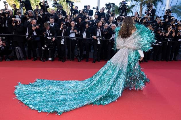 B MontÃ e des marches du film Â Kinds of Kindness Â lors du 77eme Festival International du Film de Cannes Aishwarya Rai Bachchan MontÃ e des marches du film Â Kinds of Kindness Â lors du 77eme Festival International du Film de Cannes, au Palais des Festivals Ã Cannes On may 17th 2024 Olivier Borde Bestimage Red carpet of the movie Â Kinds of Kindness Â during the 77th Cannes International Film Festival at the Palais des Festivals in Cannes, France On may 17th 2024 Cannes France  Copyright: xOLIVIERxBORDEx xBESTIMAGExOLIVIERxBORDEx xBESTIMAGEx