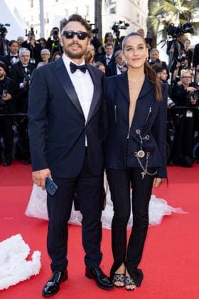 M MontÃ e des marches du film Â Kinds of Kindness Â lors du 77eme Festival International du Film de Cannes James Franco, Izabel Pakzad MontÃ e des marches du film Â Kinds of Kindness Â lors du 77eme Festival International du Film de Cannes, au Palais des Festivals Ã Cannes On may 17th 2024 Jacovides Moreau Bestimage Red carpet of the movie Â Kinds of Kindness Â during the 77th Cannes International Film Festival at the Palais des Festivals in Cannes, France On may 17th 2024 Cannes France  Copyright: xJACOVIDES-MOREAUx xBESTIMAGExJACOVIDES-MOREAUx xBESTIMAGEx