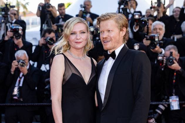 M MontÃ e des marches du film Â Kinds of Kindness Â lors du 77eme Festival International du Film de Cannes Kirsten Dunst et son mari Jesse Plemons MontÃ e des marches du film Â Kinds of Kindness Â lors du 77eme Festival International du Film de Cannes, au Palais des Festivals Ã Cannes On may 17th 2024 Jacovides Moreau Bestimage Red carpet of the movie Â Kinds of Kindness Â during the 77th Cannes International Film Festival at the Palais des Festivals in Cannes, France On may 17th 2024 Cannes France  Copyright: xJACOVIDES-MOREAUx xBESTIMAGExJACOVIDES-MOREAUx xBESTIMAGEx