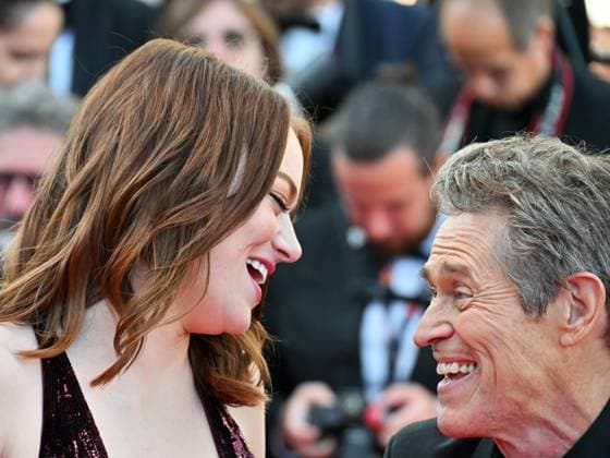 Entertainment Bilder des Tages Cannes, France: Cannes, 77th Cannes Film Festival 2024, Fourth Evening - red carpet of the film Kinds of Kindness - In the photo: Willem Dafoe, Emma Stone Cannes France  - ZUMAp169 20240517_zea_p169_963 Copyright: xManuelexMangiarottix