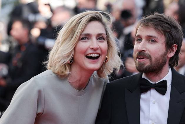 Cannes Kinds Of Kindness Screening DB Julie Gayet attending the Kinds Of Kindness Red Carpet at the 77th annual Cannes Film Festival at Palais des Festivals on May 17, 2024 in Cannes, France. Photo by David Boyer ABACAPRESS.COM Cannes France  Copyright: xBoyerxDavid ABACAx