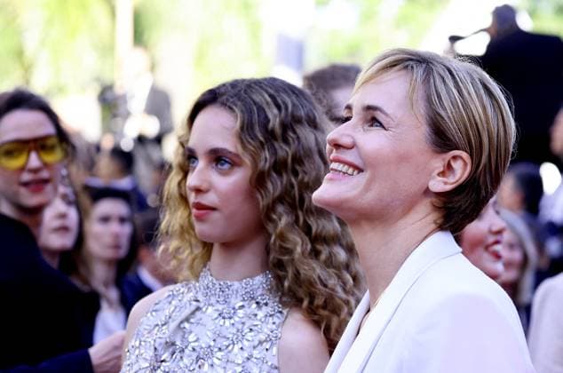 J MontÃ e des marches du film Â Kinds of Kindness Â lors du 77eme Festival International du Film de Cannes Tess BarthÃ lemy et sa mere Judith Godreche MontÃ e des marches du film Â Kinds of Kindness Â lors du 77eme Festival International du Film de Cannes, au Palais des Festivals Ã Cannes On may 17th 2024 Jacovides Moreau Bestimage Red carpet of the movie Â Kinds of Kindness Â during the 77th Cannes International Film Festival at the Palais des Festivals in Cannes, France On may 17th 2024 Cannes France  Copyright: xJACOVIDES-MOREAUx xBESTIMAGExJACOVIDES-MOREAUx xBESTIMAGEx