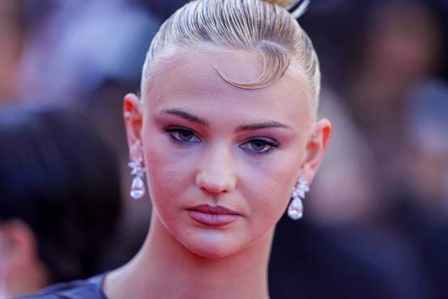 Cannes - Kinds Of Kindness Red Carpet Mia Regan attends the Kinds Of Kindness Red Carpet at the 77th annual Cannes Film Festival at Palais des Festivals on May 17, 2024 in Cannes, France. Photo by ShootPix ABACAPRESS.COM Cannes France  Copyright: xShootpix ABACAx