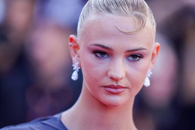 Cannes - Kinds Of Kindness Red Carpet Mia Regan attends the Kinds Of Kindness Red Carpet at the 77th annual Cannes Film Festival at Palais des Festivals on May 17, 2024 in Cannes, France. Photo by ShootPix ABACAPRESS.COM Cannes France  Copyright: xShootpix ABACAx