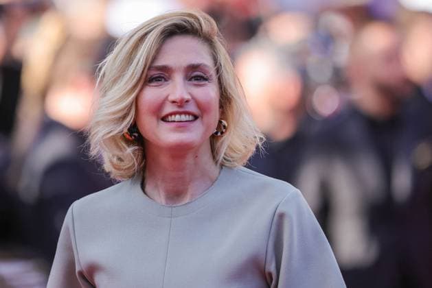 Cannes - Kinds Of Kindness Red Carpet Julie Gayet attends the Kinds Of Kindness Red Carpet at the 77th annual Cannes Film Festival at Palais des Festivals on May 17, 2024 in Cannes, France. Photo by ShootPix ABACAPRESS.COM Cannes France  Copyright: xShootpix ABACAx