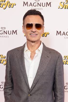 magnum day2 photocall Julian McMahon Magnum Beach photocall The Surfer party during the 77th Cannes International Film Festival on May 17, 2024 Cannes France Jeremy Melloul Magnum Cannes via Bestimage Magnum Beach photocall The Surfer party during the 77th Cannes International Film Festival on May 17, 2024 Cannes France  Copyright: xJeremyxMelloulx xMagnumxCannesxviaxBestimagexJeremyxMelloulx xMagnumxCannesxviaxBestimagex