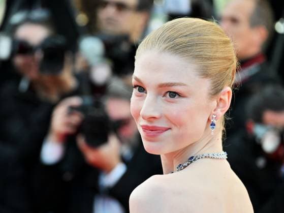 Cannes, France: Cannes, 77th Cannes Film Festival 2024, Fourth Evening - red carpet of the film Kinds of Kindness - In the photo: Hunter Schafer Cannes France  - ZUMAp169 20240517_zea_p169_1124 Copyright: xManuelexMangiarottix