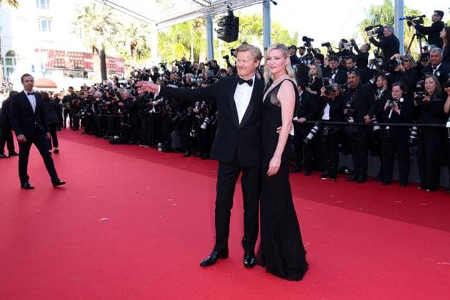 J MontÃ e des marches du film Â Kinds of Kindness Â lors du 77eme Festival International du Film de Cannes Kirsten Dunst et son mari Jesse Plemons MontÃ e des marches du film Â Kinds of Kindness Â lors du 77eme Festival International du Film de Cannes, au Palais des Festivals Ã Cannes On may 17th 2024 Jacovides Moreau Bestimage Red carpet of the movie Â Kinds of Kindness Â during the 77th Cannes International Film Festival at the Palais des Festivals in Cannes, France On may 17th 2024 Cannes France  Copyright: xJACOVIDES-MOREAUx xBESTIMAGExJACOVIDES-MOREAUx xBESTIMAGEx