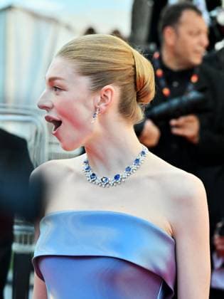 Cannes, France: Cannes, 77th Cannes Film Festival 2024, Fourth Evening - red carpet of the film Kinds of Kindness - In the photo: Hunter Schafer Cannes France  - ZUMAp169 20240517_zea_p169_1120 Copyright: xManuelexMangiarottix